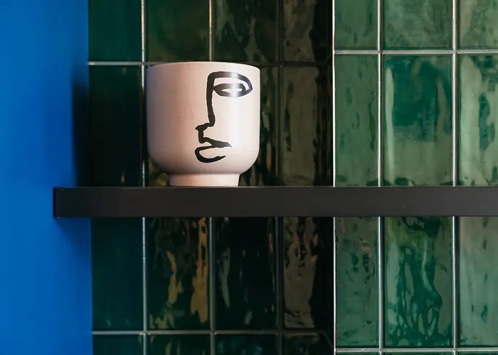 Ξενοδοχείο Estery12 *