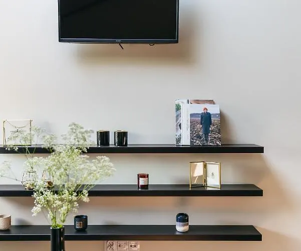 Ξενοδοχείο Estery12 *