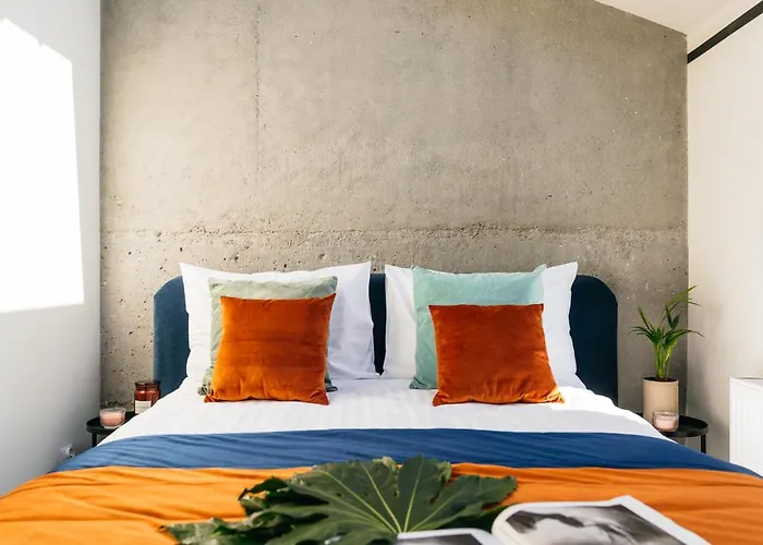 Ξενοδοχείο Estery12 *