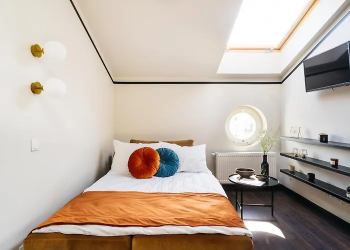 Ξενοδοχείο Estery12 *