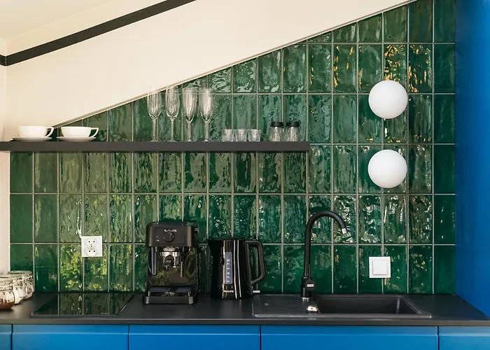 Ξενοδοχείο Estery12 *