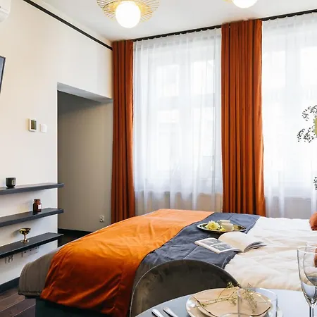 Hotel Estery12 *